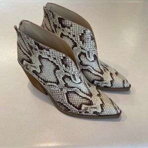 VINCE CAMUTO GINSEL SNAKE PRINT BROWN BLOCK HEEL BOOTS BOOTIES WOMENS SZ 6.5